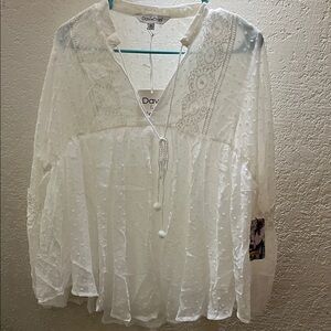 Davi & Dani White Lace Accent Blouse